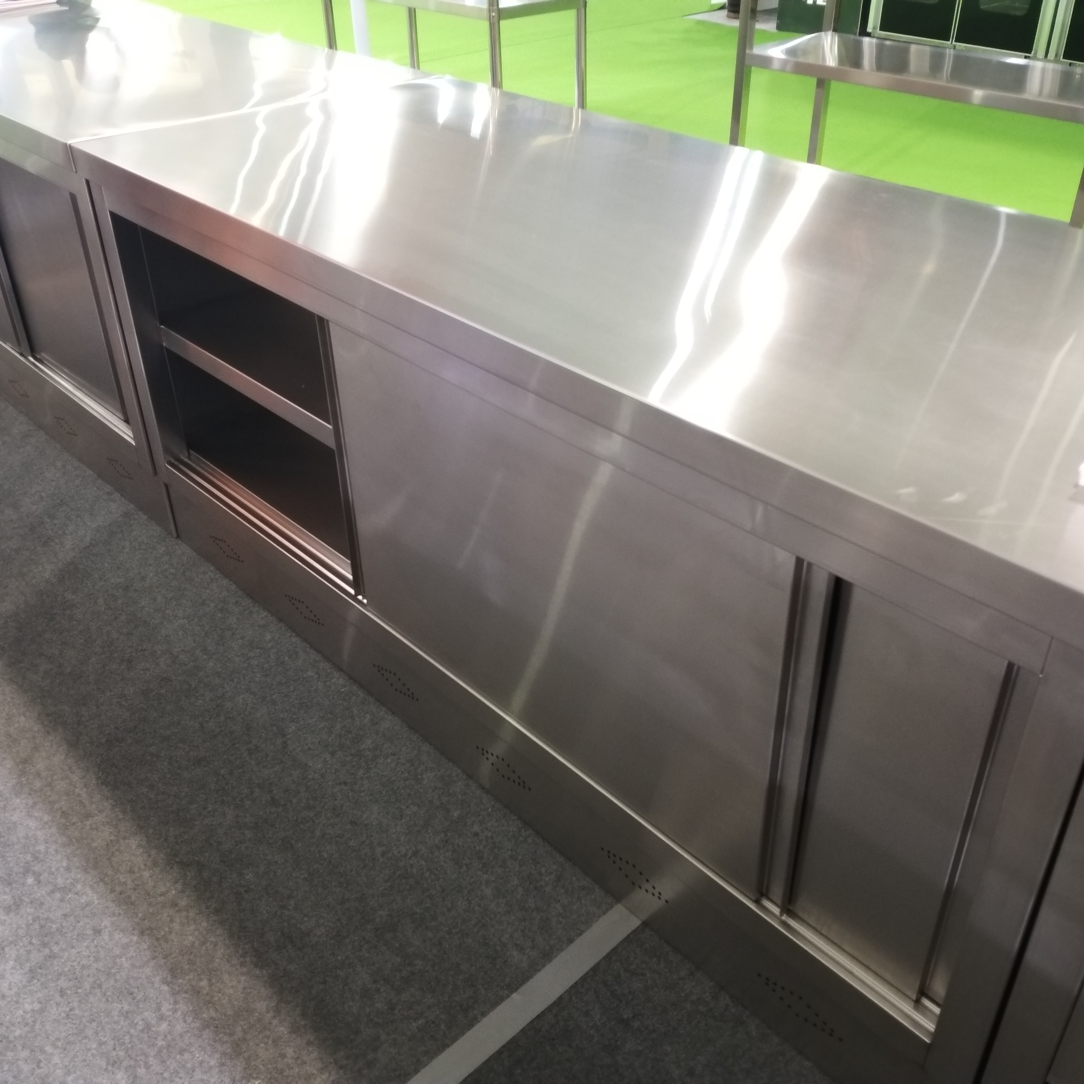 Commercial restaurant kitchen  – обзор и цена Commercial Kitchen Worktops