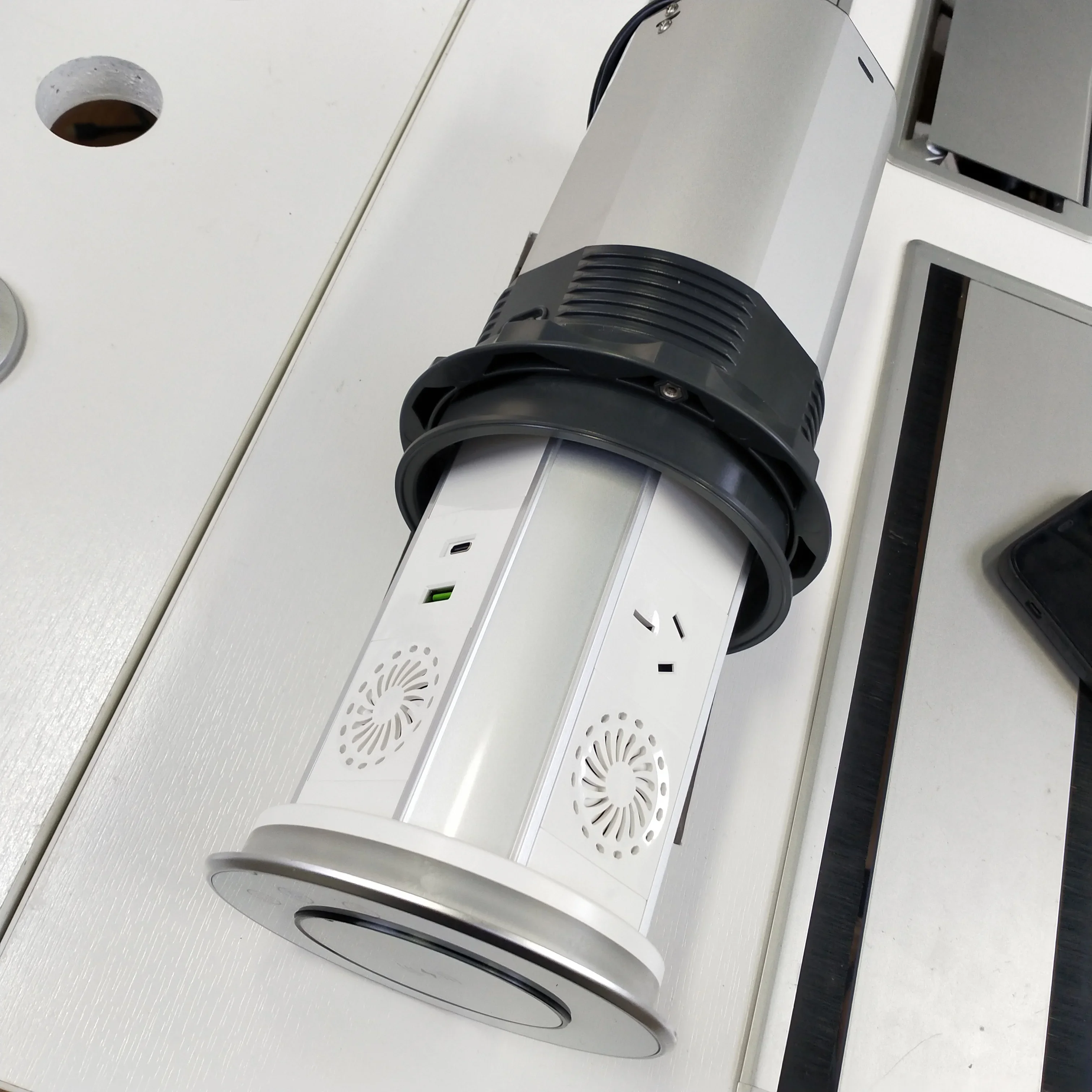 MMAU Standard Power Plug IP65  – обзор и цена Commercial Kitchen Worktops